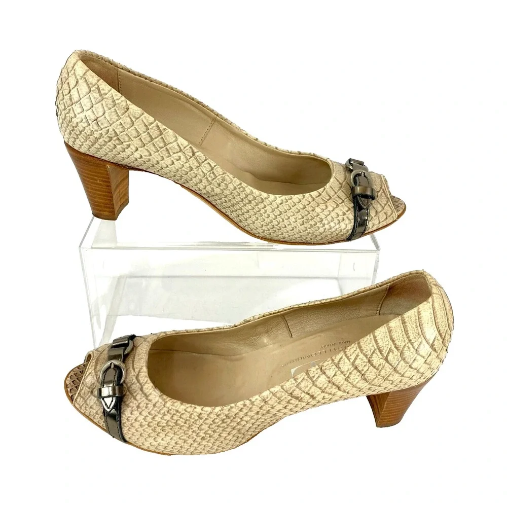 AGL Luxury Pumps Heels Women's 9 M Embossed Open Toe Beige 39.5 Shoes $385 Orig.